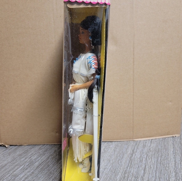 1992 Native American Barbie Special Edition Dolls Of The World Collection #1753. - Picture 6 of 6